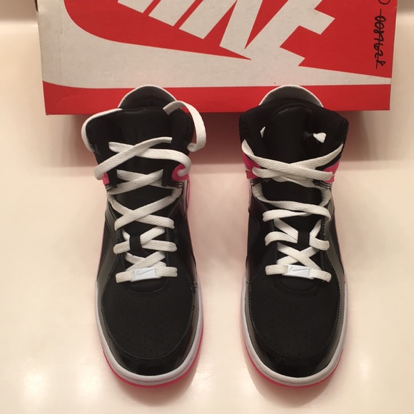 Nike Girls Basketball Shoes - Picture 6 of 8